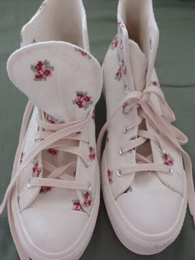 Converse Cream High-Top Sneakers with Red Floral Print